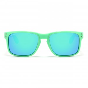 Ochelarii de soare MATELOT model GREEN EDITION, cu lentile polarizate UV 400 și brațe din lemn de bambus, toc de ochelari pliabil, săculeț protecție din microfibră si cârpă pentru întreținere.