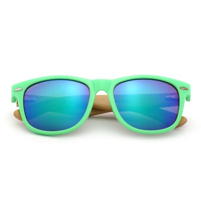 Ochelarii de soare MATELOT model LIFESTYLE, cu lentile polarizate UV 400 și brațe din lemn de bambus, toc de ochelari pliabil, săculeț protecție din microfibră si cârpă pentru întreținere.