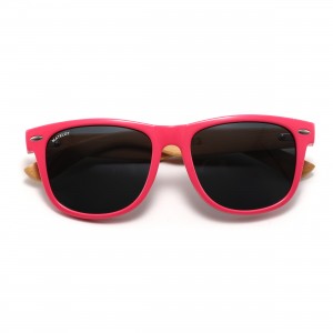 Ochelarii de soare MATELOT model LIFESTYLE, cu lentile polarizate UV 400 și brațe din lemn de bambus, toc de ochelari pliabil, săculeț protecție din microfibră si cârpă pentru întreținere.