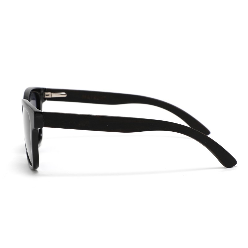 Ochelarii de soare MATELOT model FULL BLACK EDITION, cu lentile polarizate UV 400 și brațe din lemn de bambus, toc de ochelari pliabil, săculeț protecție din microfibră si cârpă pentru întreținere.