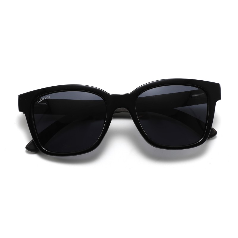 Ochelarii de soare MATELOT model FULL BLACK EDITION, cu lentile polarizate UV 400 și brațe din lemn de bambus, toc de ochelari pliabil, săculeț protecție din microfibră si cârpă pentru întreținere.