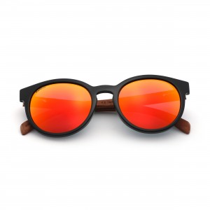 Ochelarii de soare MATELOT model VINTAGE, cu lentile polarizate UV 400 și brațe din lemn de bambus, toc de ochelari pliabil, săculeț protecție din microfibră si cârpă pentru întreținere.